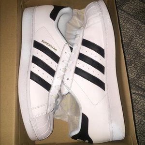 Adidas superstar gym shoes men’s size 9.5